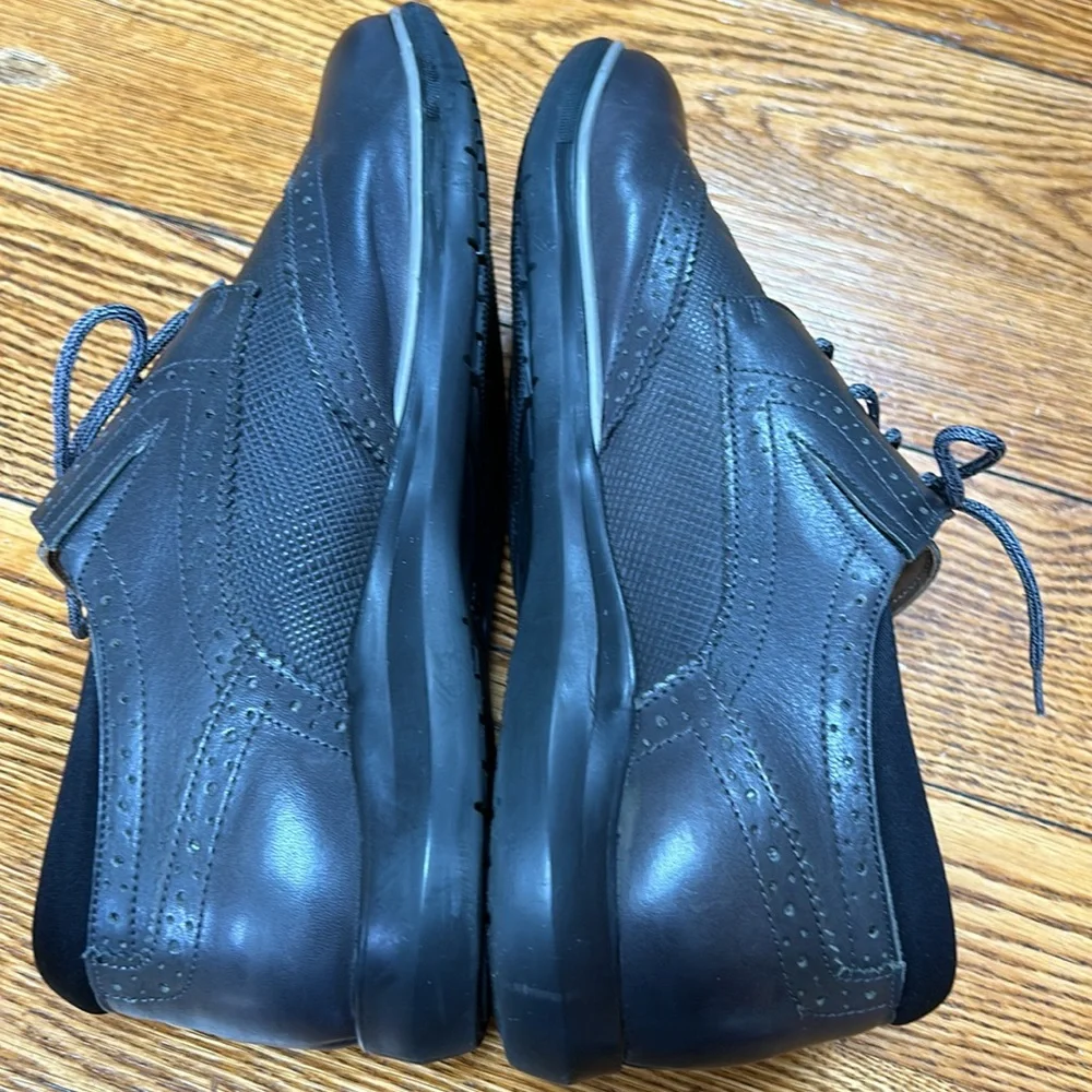 Thomas & Vine leather lace up wing tips. Men’s Size 11.5. Great condition.